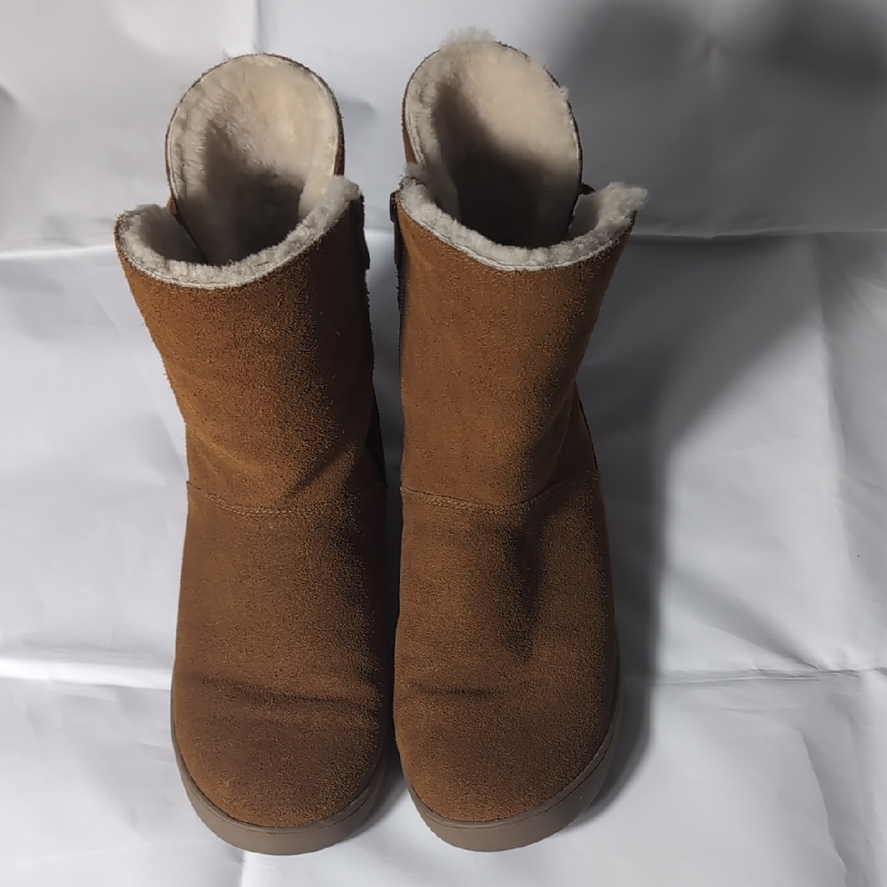 Koolaburra Tan Suede Boots with Shearling
